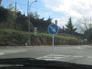 Señales viales peligrosamente instaladas en Torrelodones