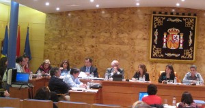Francisco Carou, Concejal del PP de Torrelodones participando en el Pleno