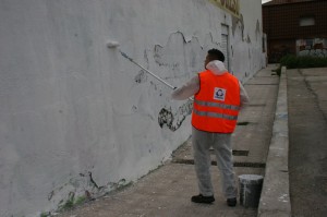 Uno de los dos grafiteros condenados ha empezado a realizar los trabajos en beneficio de la comunidad 